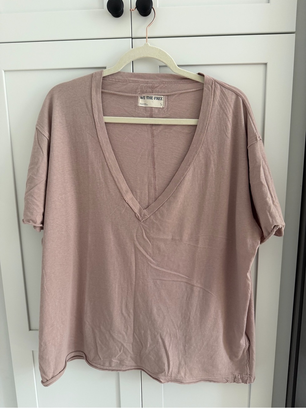 We The Free Dusty Rose V-Neck Short Sleeve Tee